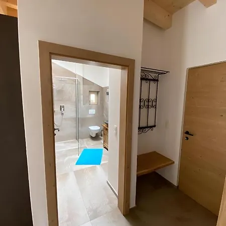 Lobenwein Apartament *